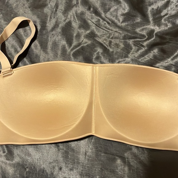 Skims Body Wireless Strapless Bra - Picture 4 of 8